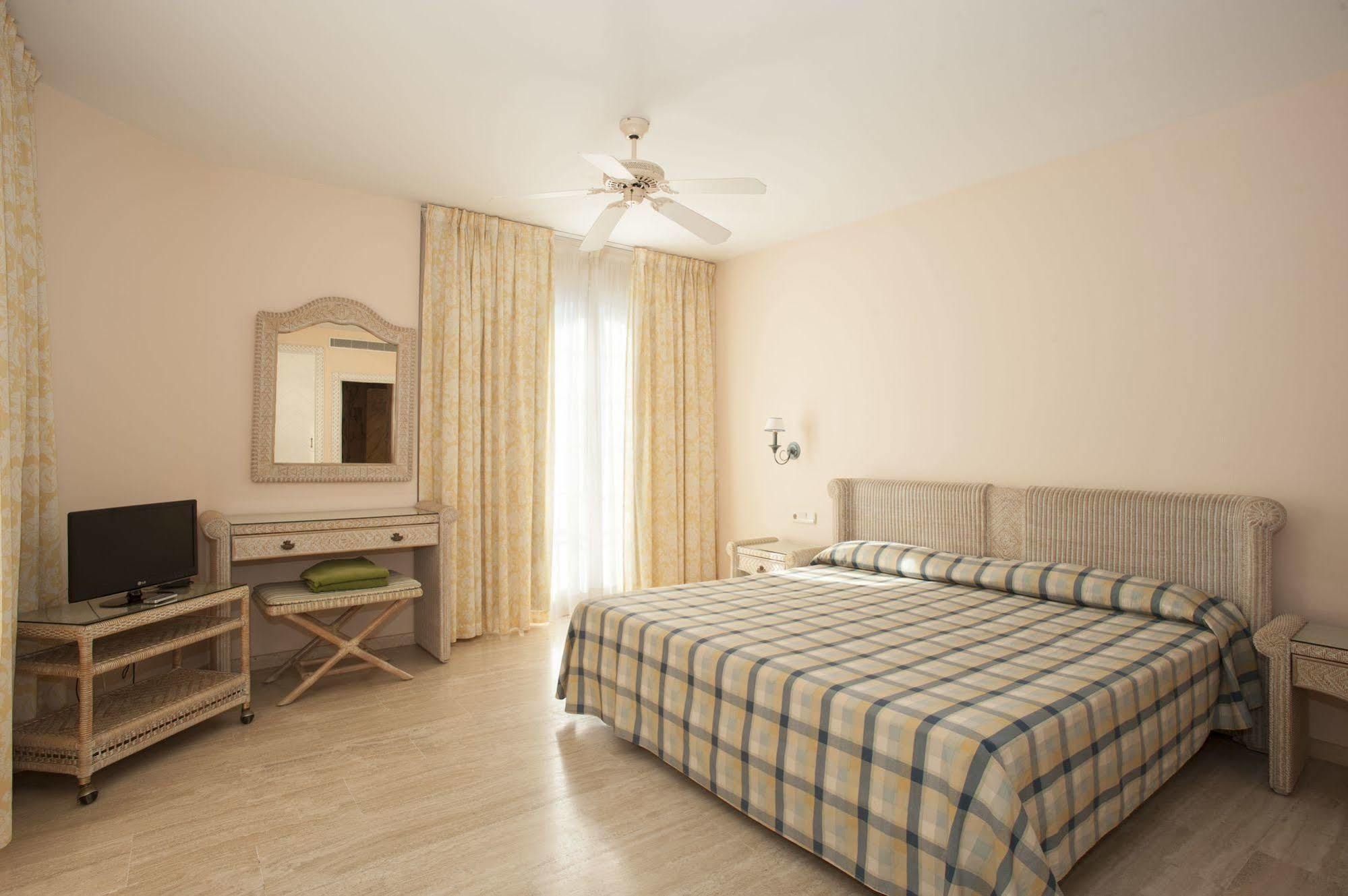 Hotel Palm Oasis 3*
